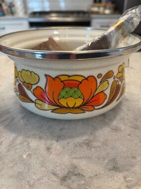 Vintage Country Flowers 1 Quart Open Saucepan #3001 NEW OLD STOCK Sanko Ware
